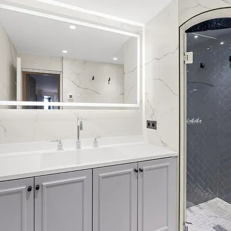 Elegant In Cap D'antibes